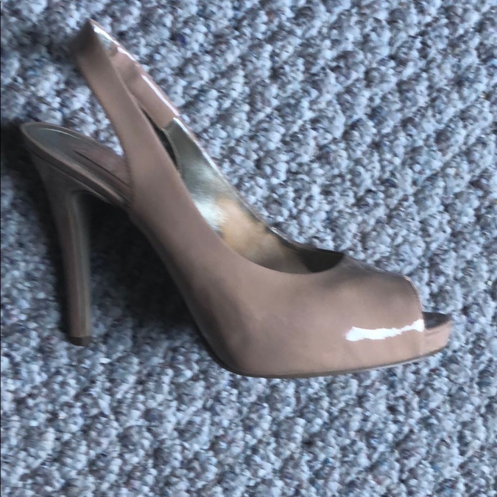 Nude patent leather sling back peep toe